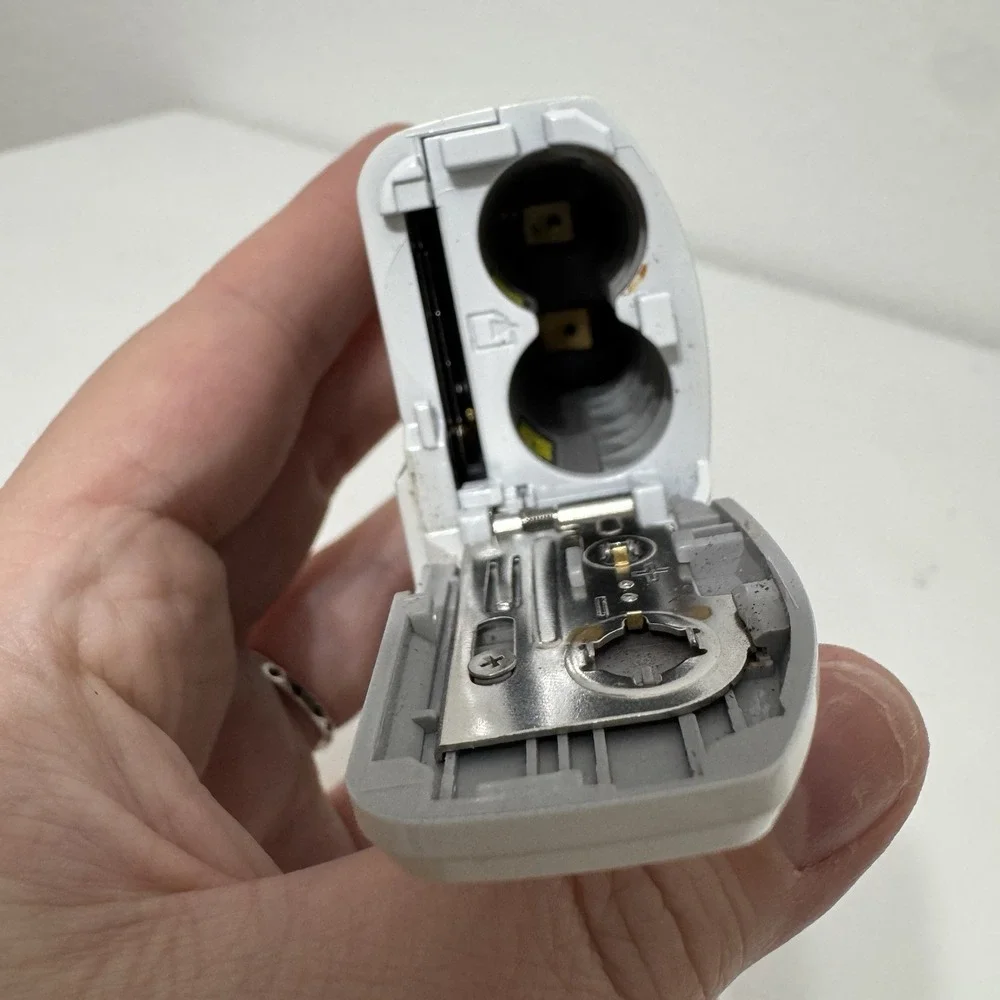 Sanyo S870 8.1MP Digital Camera White - WARPED‎ DISPLAY
